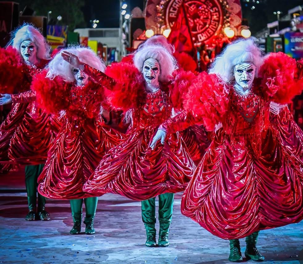 Vila Isabel e Salgueiro emocionam Sapucaí em ensaios técnicos