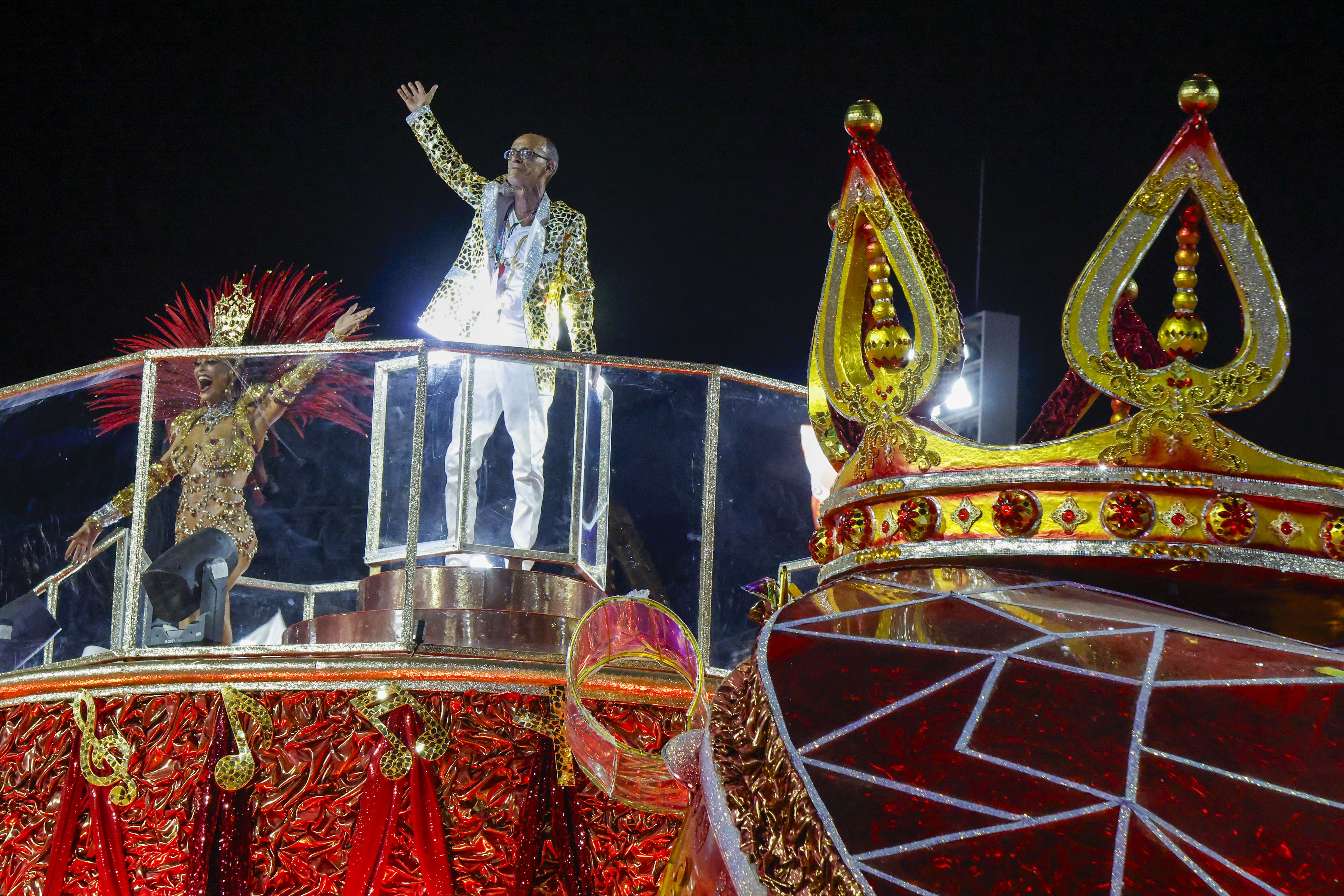 Viradouro vence Estandarte de Ouro de melhor escola do Carnaval