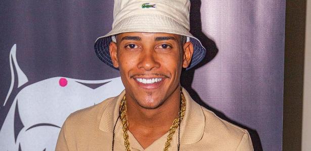 MC Poze é feito refém em assalto com prejuízo de R$ 2 milhões