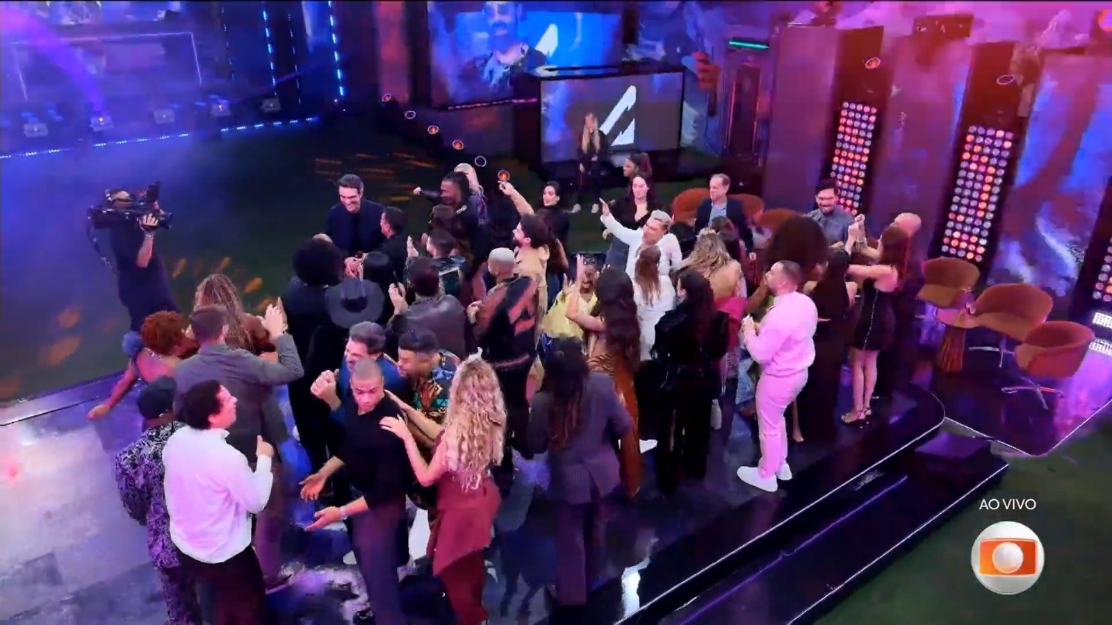 Ana Paula Renault vence o BBB 26 e festa agita a casa