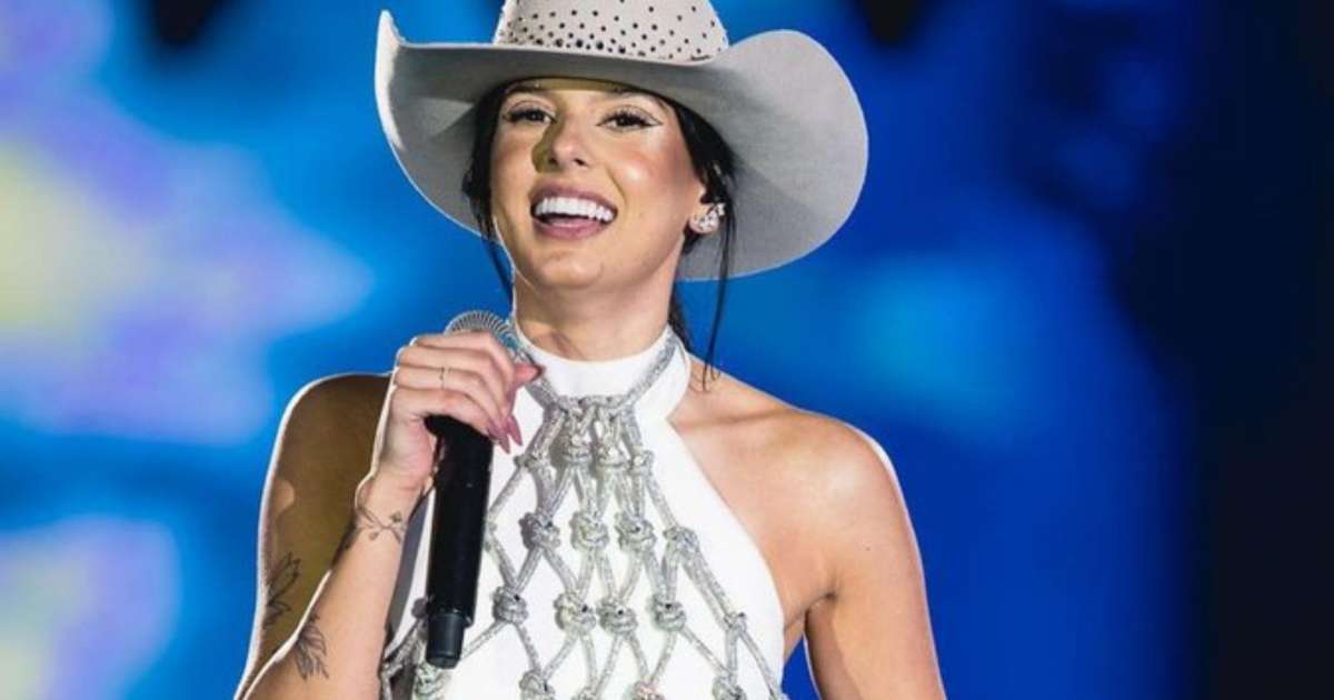 **Ana Castela** impressiona fãs com fotos de biquíni rosa