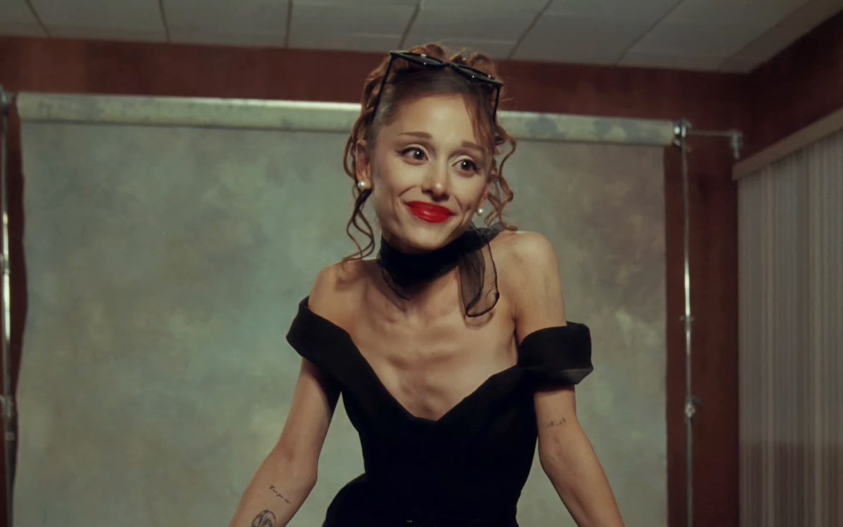 Aparência de Ariana Grande em novo clipe preocupa fãs