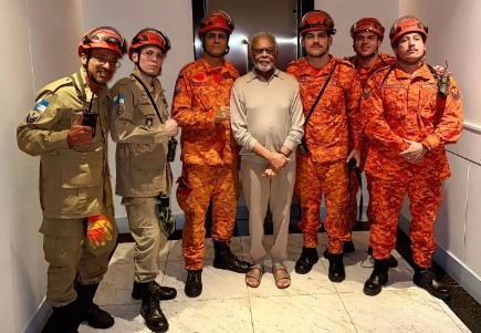 Gilberto Gil é resgatado após ficar preso em elevador no Rio